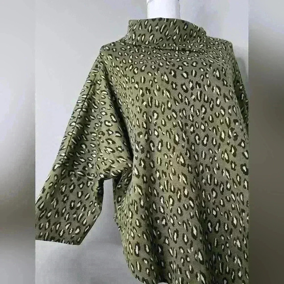 Animal Print Asemetrical Poncho - Picture 5 of 12